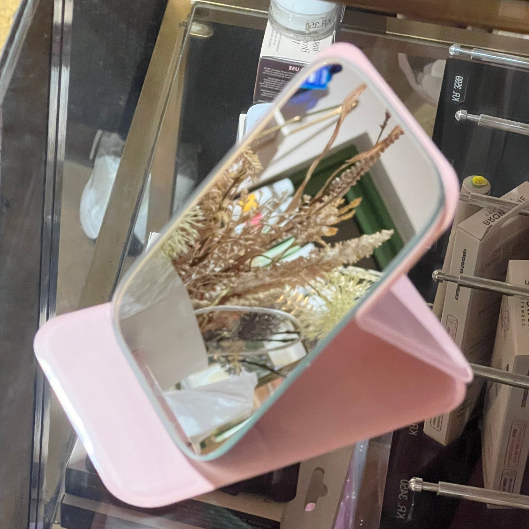 Mini makeup mirror, perfect for travelling